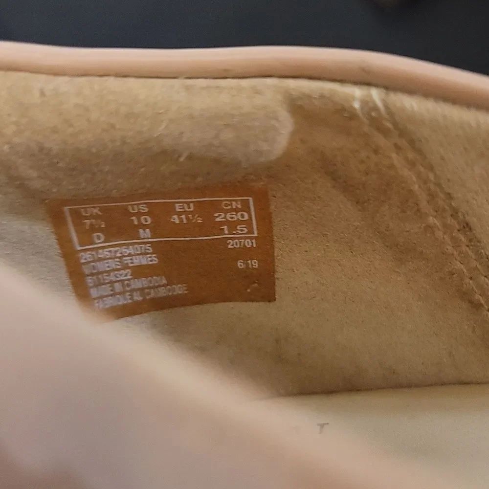 CLARKS COLLECTION ROUND TOE SLIP-ON PUMP - Picture 15 of 16